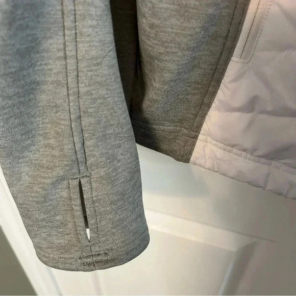 The North Face Women's White and Gray Puffer Jacket - Picture 5 of 8